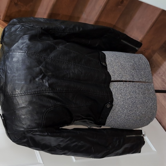 ❄️Host Pick❄️ Maurice's Fully lined ladies faux leather short jacket - Picture 4 of 13